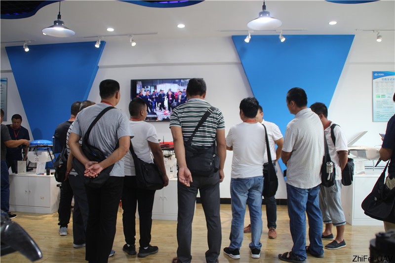 1568011824511972.jpg 河北智飛極農(nóng)無人機科技|保定ASFC無人機駕駛員培訓考證|打藥撒藥噴藥植保無人機