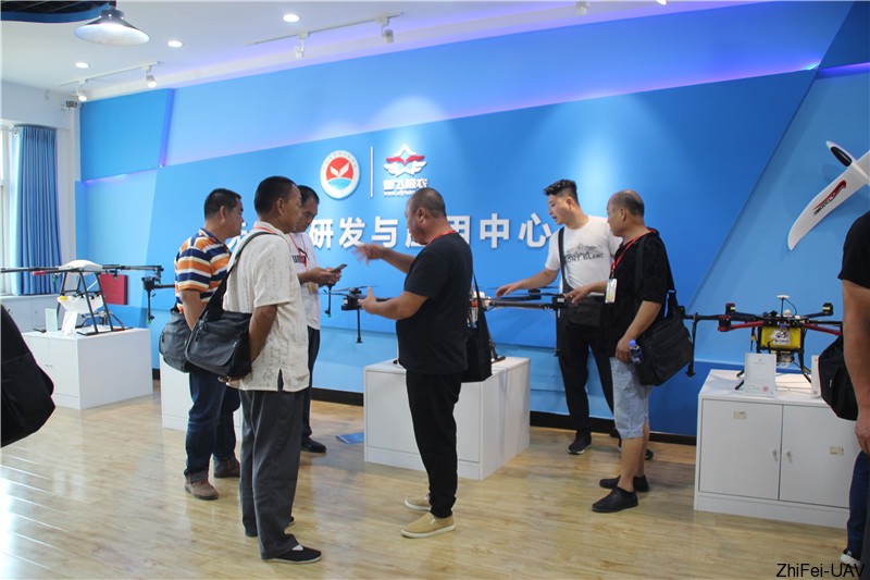 1568011825698860.jpg 河北智飛極農(nóng)無人機科技|保定ASFC無人機駕駛員培訓考證|打藥撒藥噴藥植保無人機