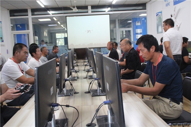 1568011935920498.jpg 河北智飛極農(nóng)無人機科技|保定ASFC無人機駕駛員培訓考證|打藥撒藥噴藥植保無人機