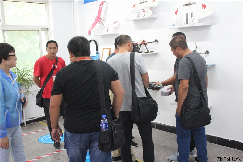 1568012386953623.jpg 河北智飛極農(nóng)無人機科技|保定ASFC無人機駕駛員培訓考證|打藥撒藥噴藥植保無人機